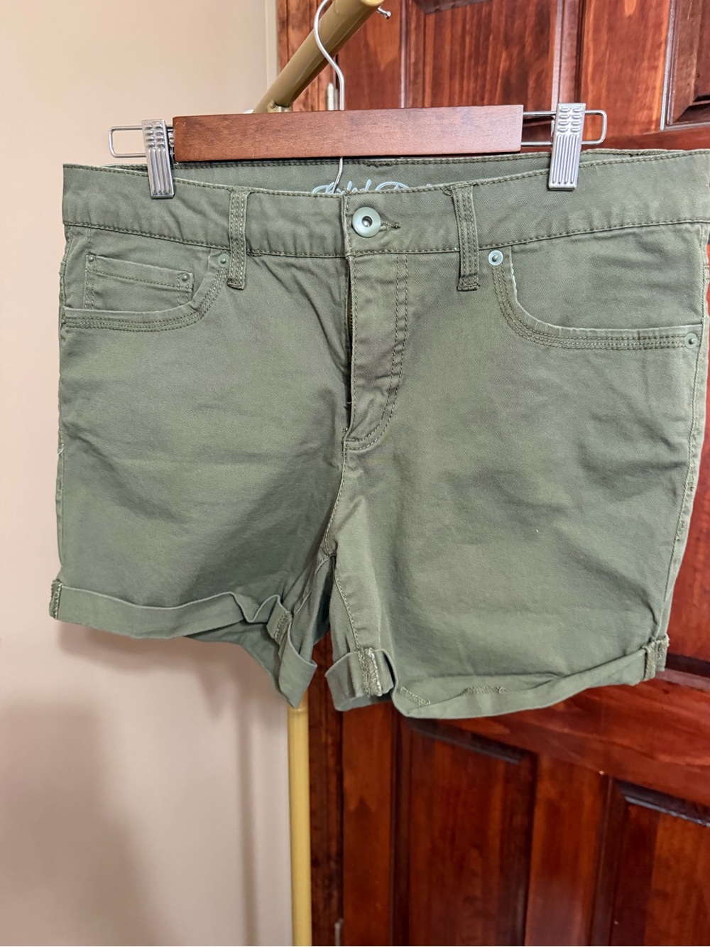 Faded Glory Olive Green Rolled Hem Women’s Shorts